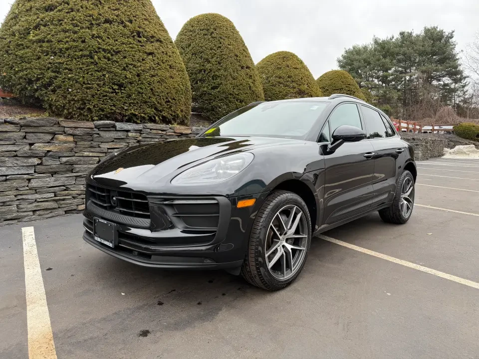 2025 Porsche Macan - Image 11 of 13