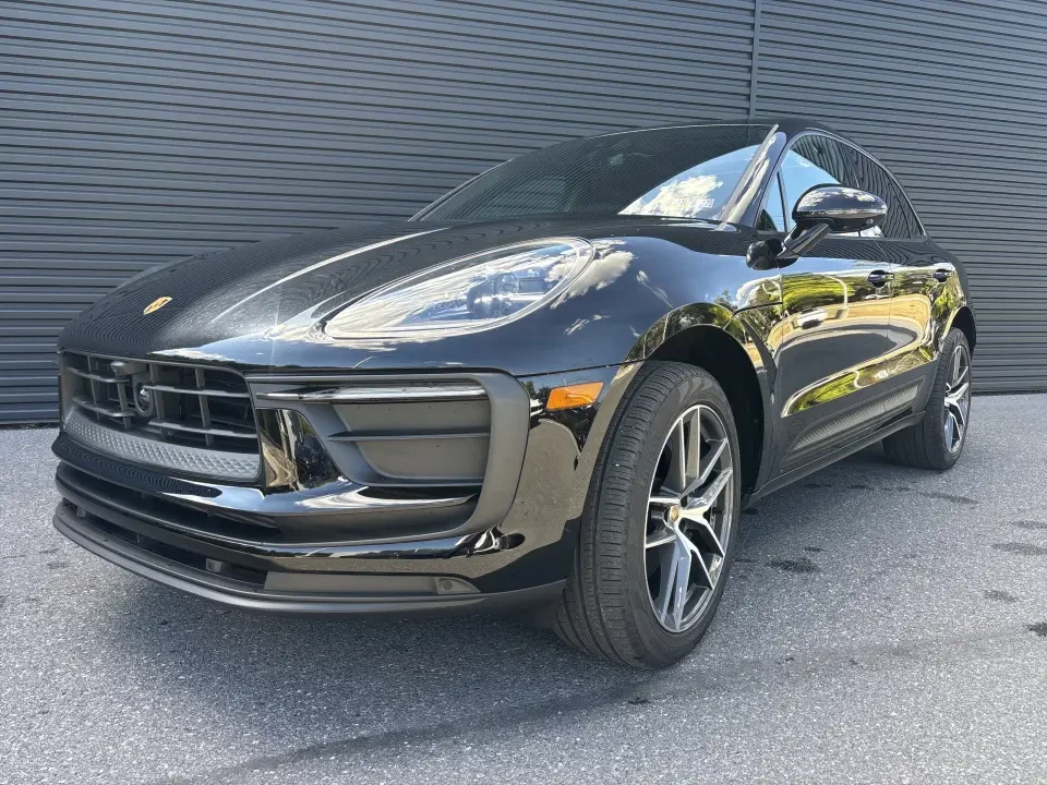 2025 Porsche Macan - Image 12 of 13