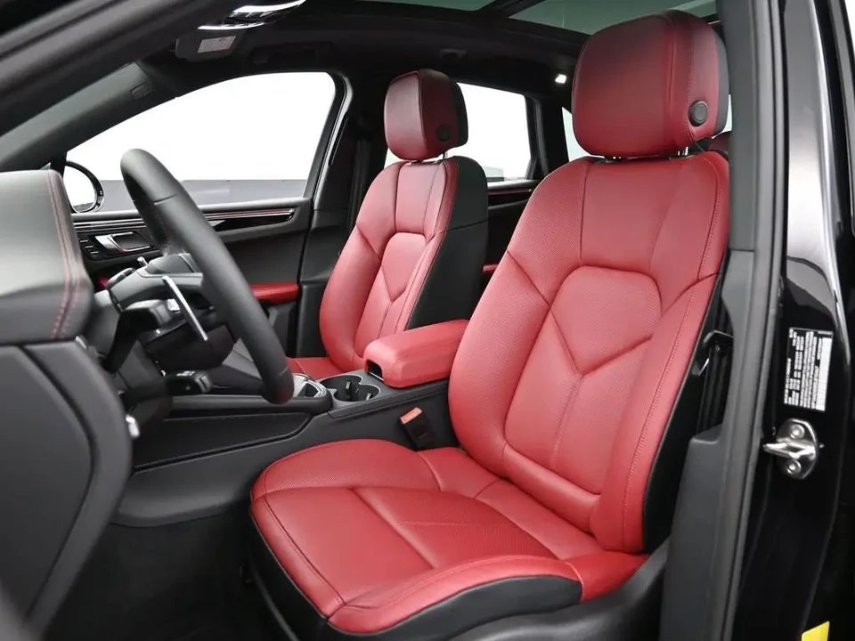 2025 Porsche Macan - Image 5 of 7