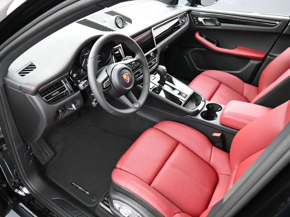 2025 Porsche Macan - Image 4 of 7