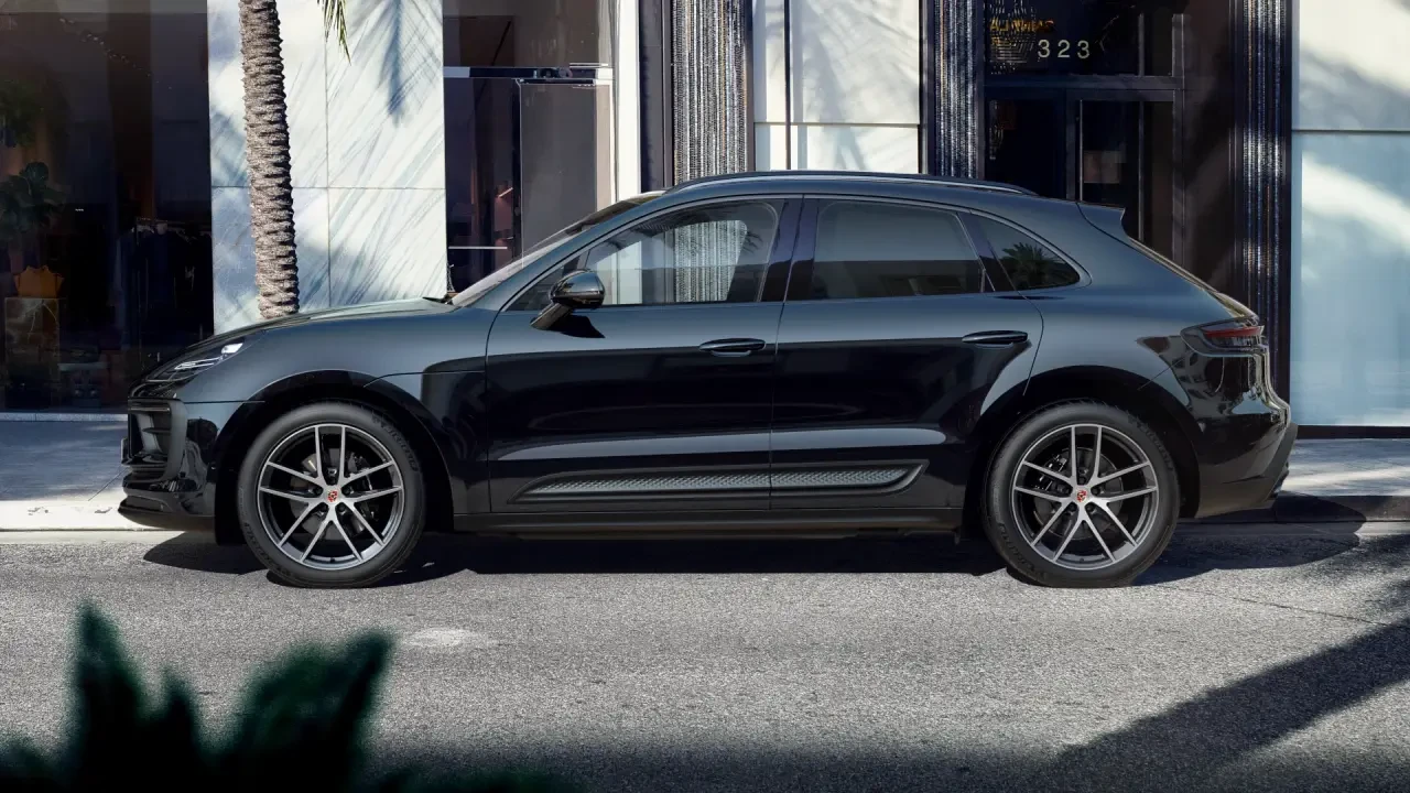2025 Porsche Macan - Image 2 of 13