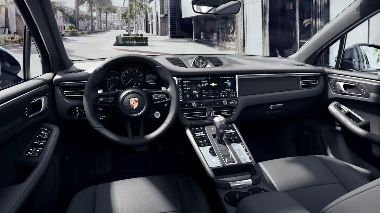 2025 Porsche Macan - Image 4 of 13