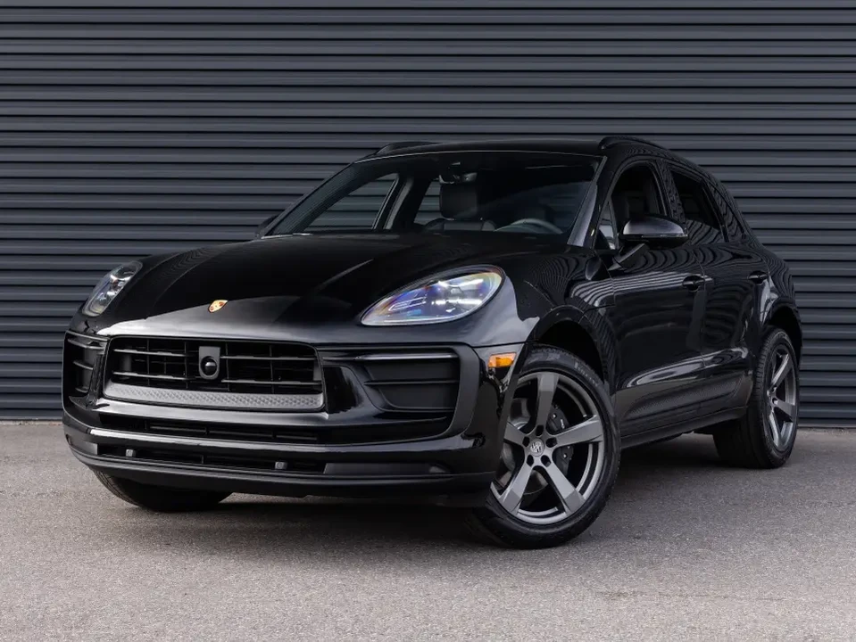 2025 Porsche Macan - Image 9 of 13