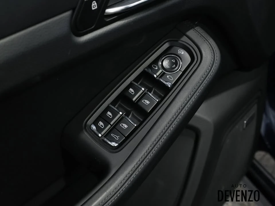 2025 Porsche Macan - Image 12 of 20