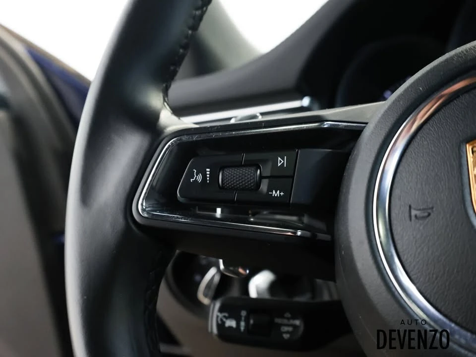 2025 Porsche Macan - Image 16 of 20