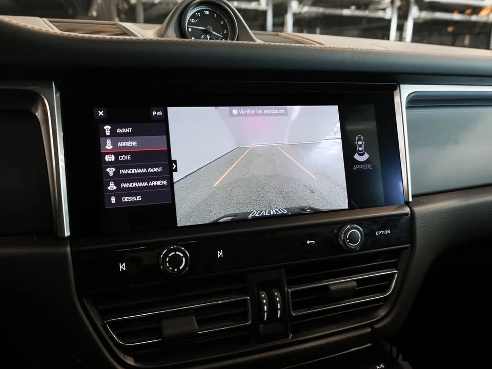2025 Porsche Macan - Image 20 of 20