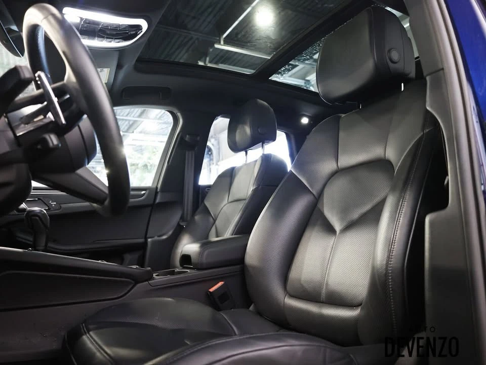 2025 Porsche Macan - Image 14 of 20