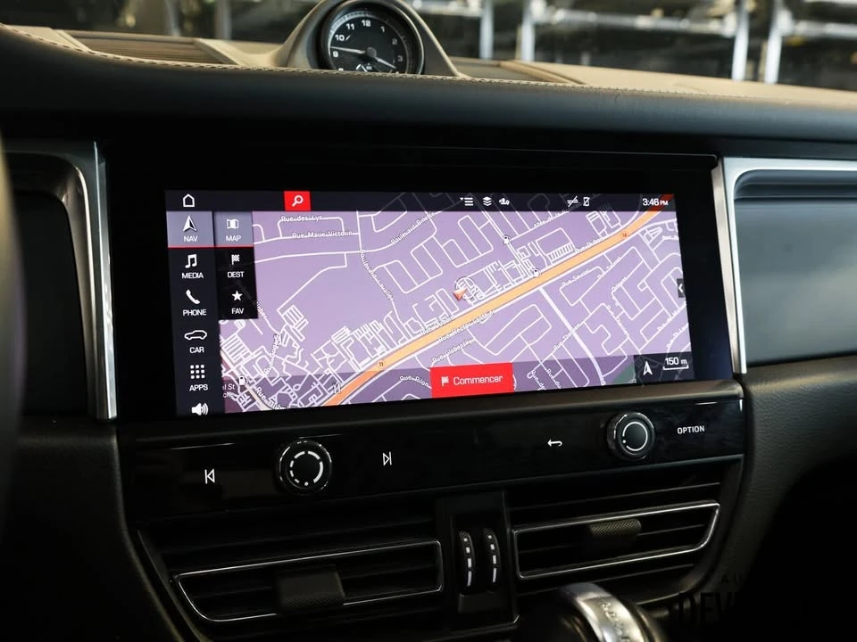2025 Porsche Macan - Image 19 of 20