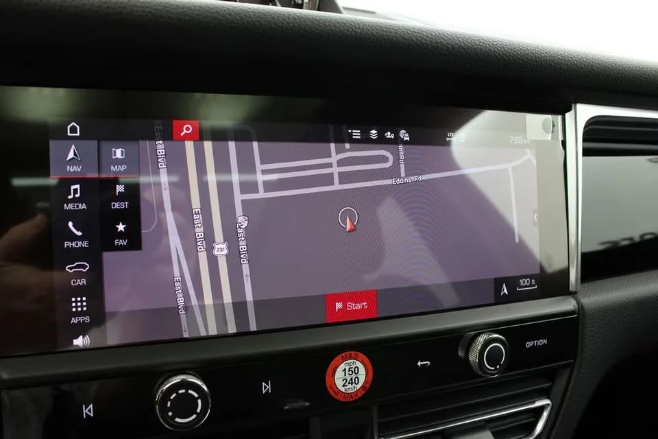 2025 Porsche Macan S - Image 7 of 17