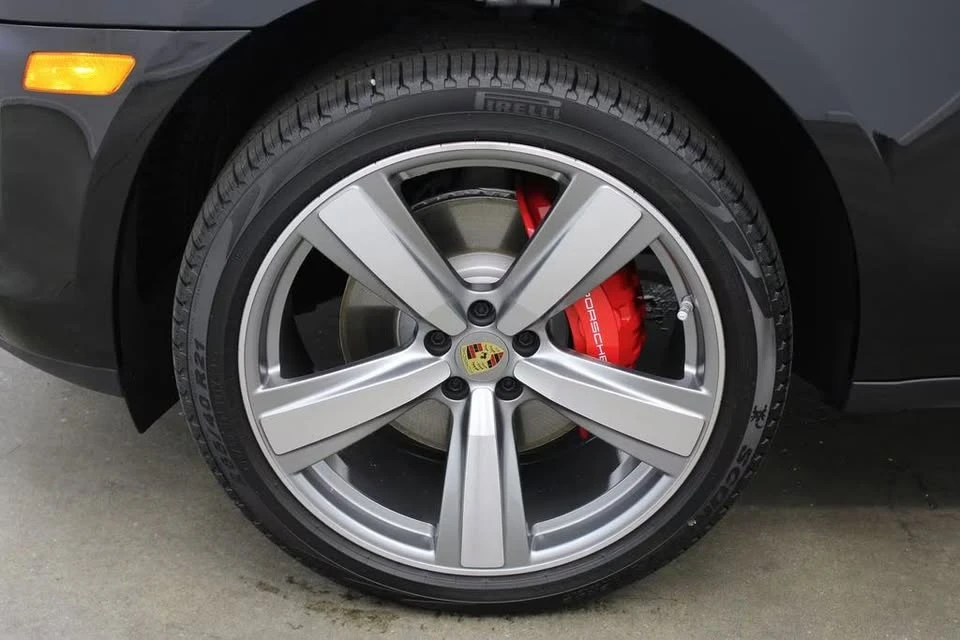 2025 Porsche Macan S - Image 10 of 17