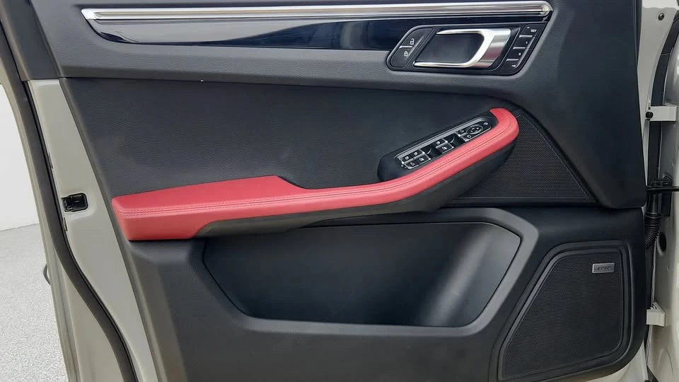 2025 Porsche Macan S - Image 13 of 15