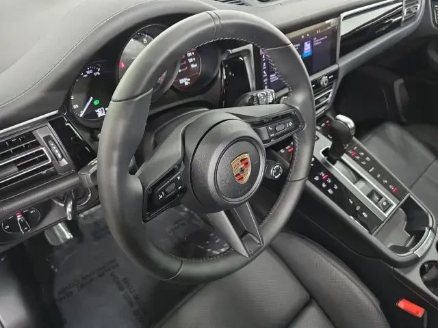 2025 Porsche Macan S - Image 4 of 9