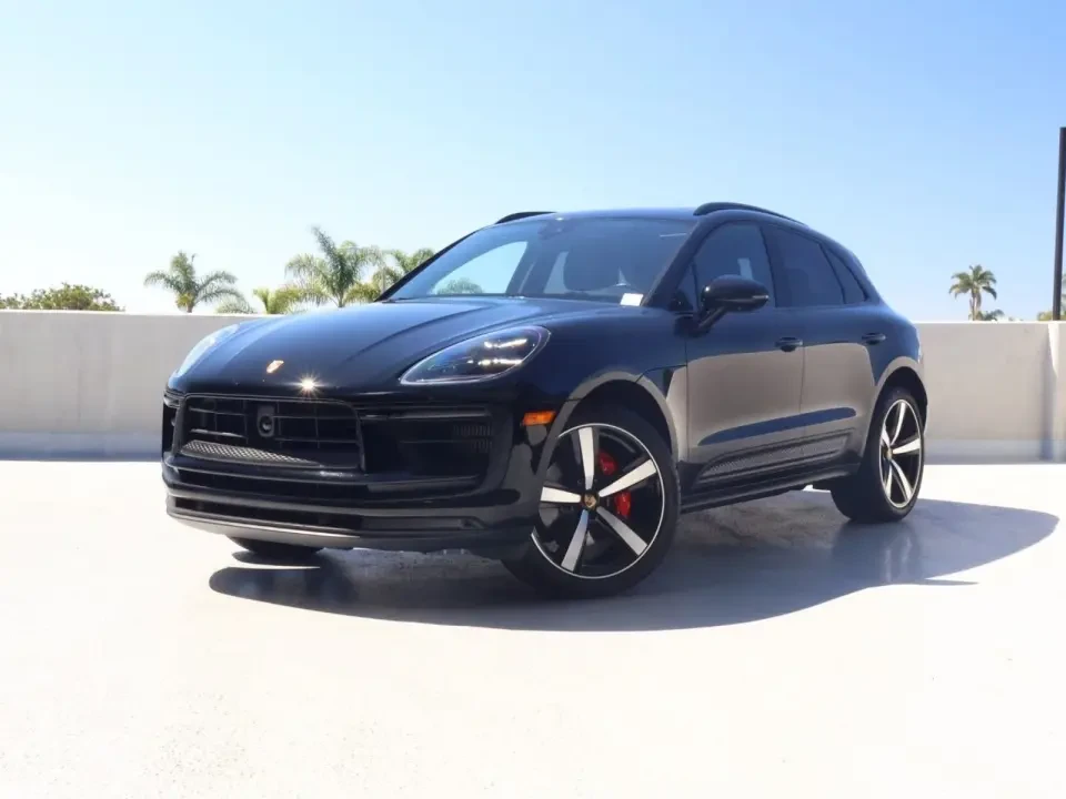 2025 Porsche Macan S - Image 8 of 9