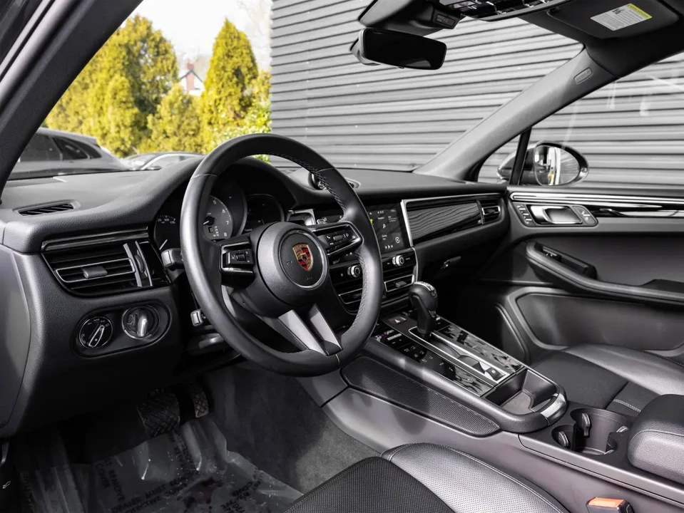 2025 Porsche Macan S - Image 4 of 6