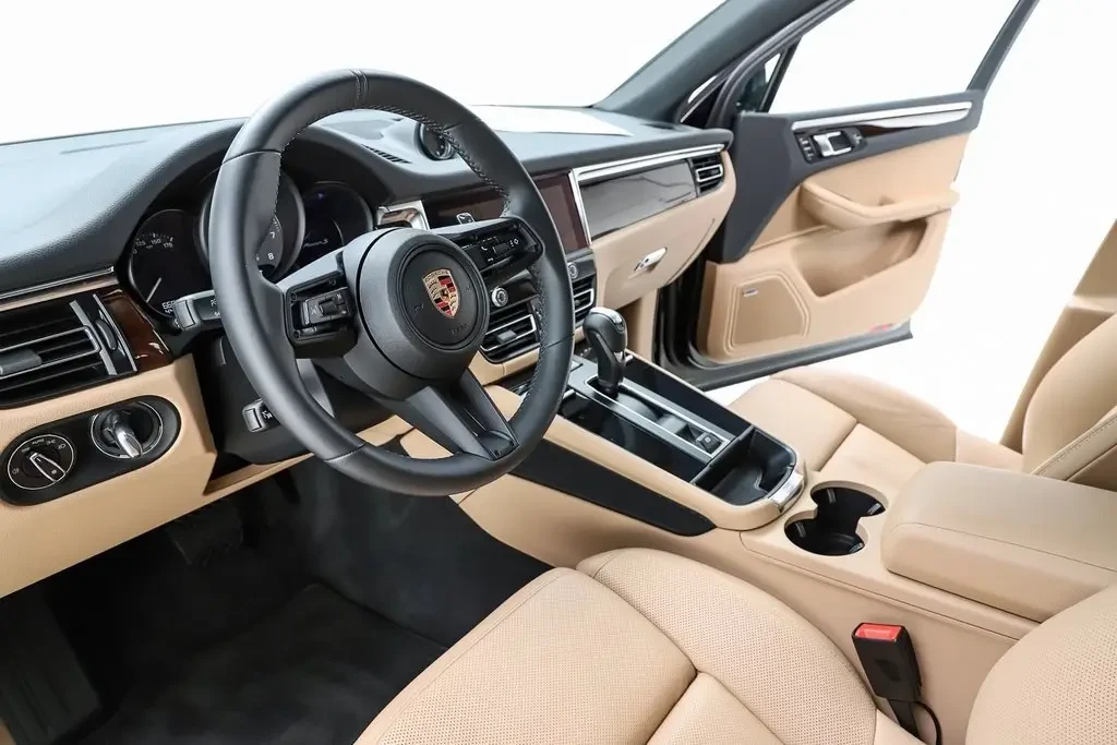 2025 Porsche Macan S - Image 4 of 6