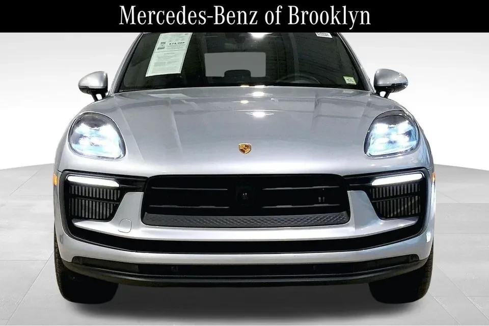 2025 Porsche Macan S - Image 2 of 9