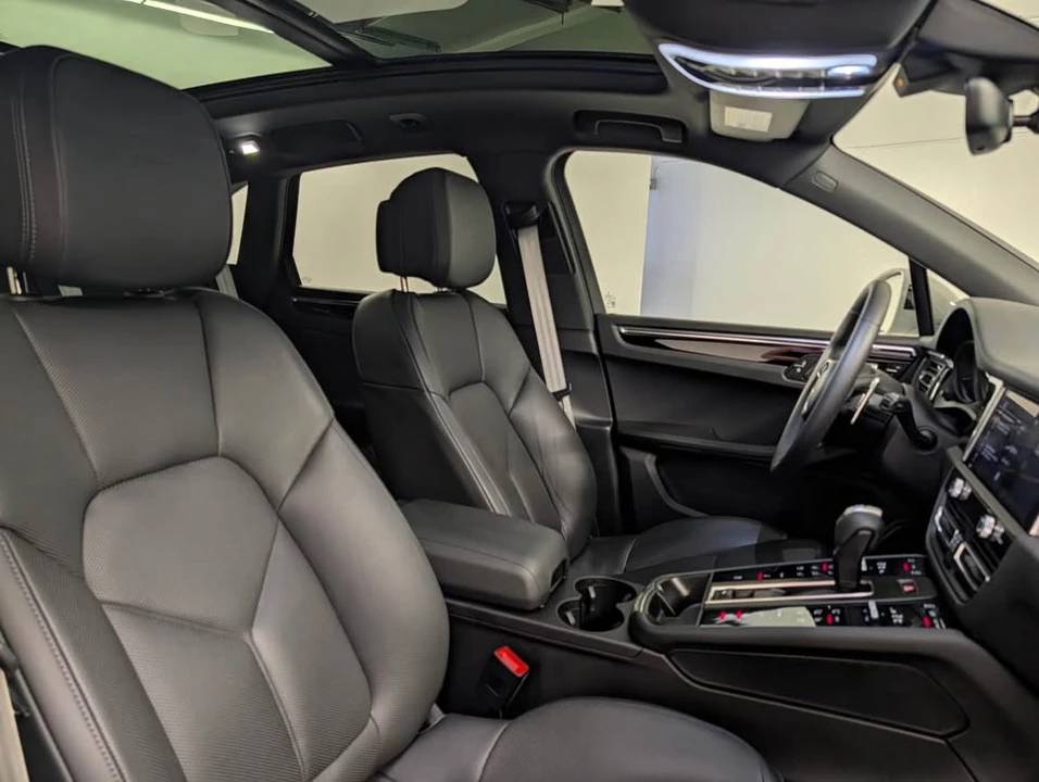 2025 Porsche Macan S - Image 12 of 14