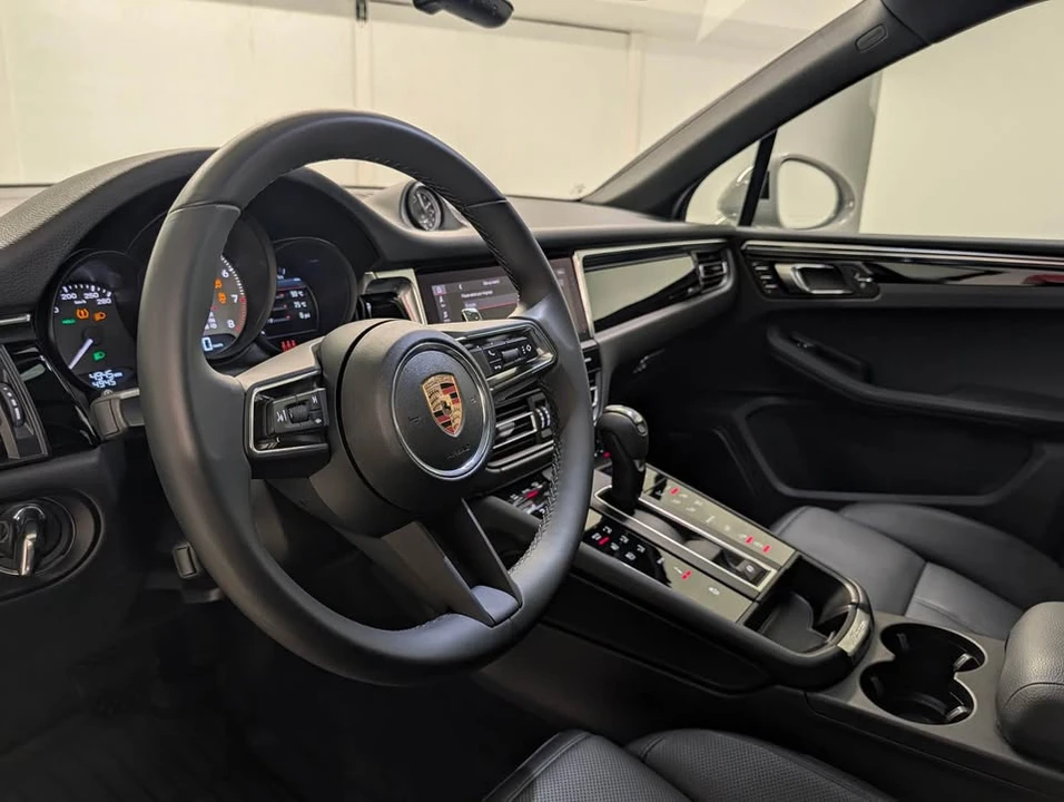 2025 Porsche Macan S - Image 10 of 14