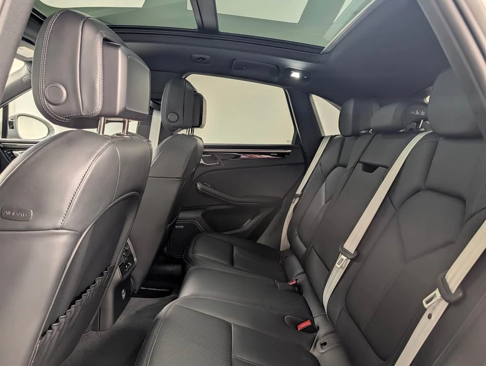 2025 Porsche Macan S - Image 13 of 14