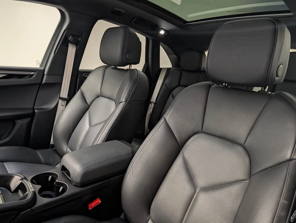 2025 Porsche Macan S - Image 9 of 14