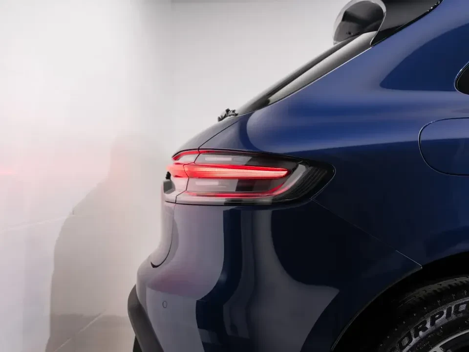 2025 Porsche Macan S - Image 14 of 20