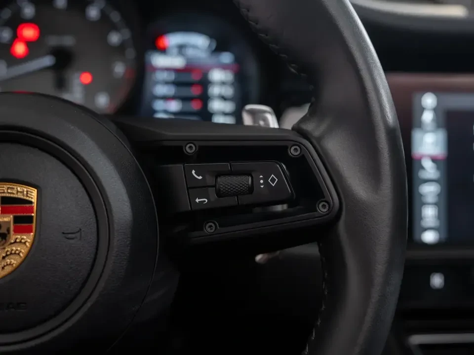 2025 Porsche Macan S - Image 17 of 20