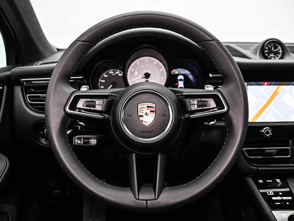 2025 Porsche Macan S - Image 15 of 20