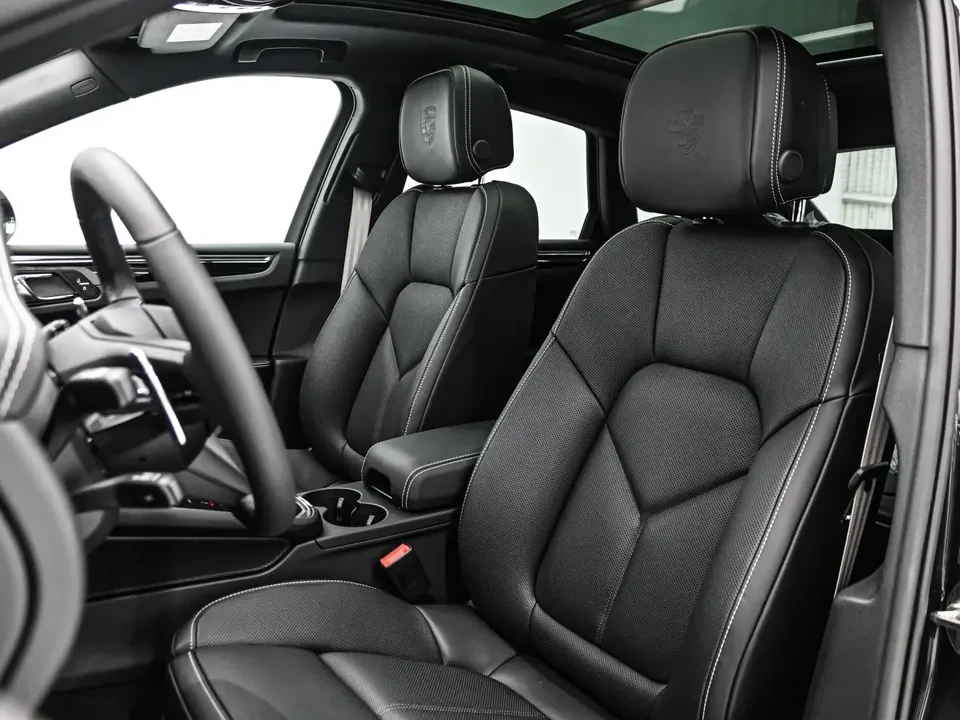 2025 Porsche Macan S - Image 14 of 20