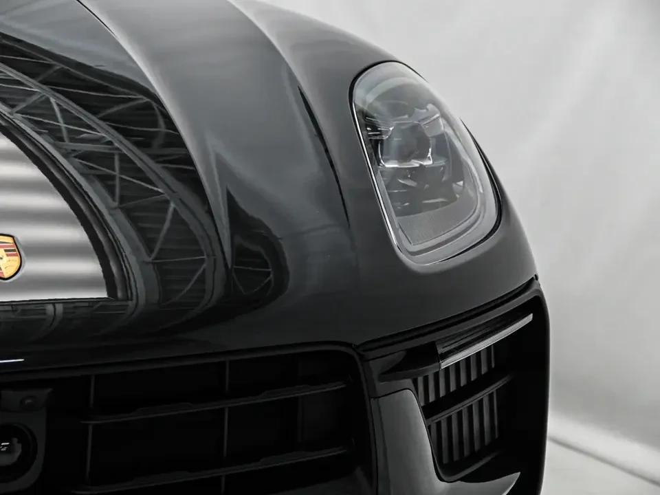 2025 Porsche Macan S - Image 10 of 20