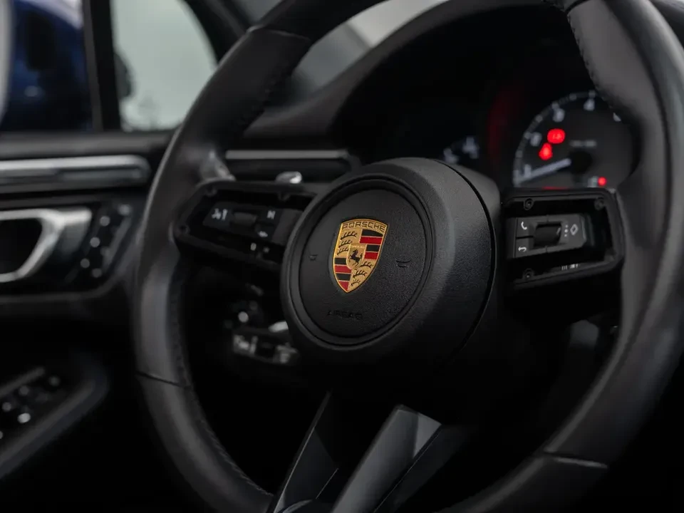 2025 Porsche Macan S - Image 18 of 20