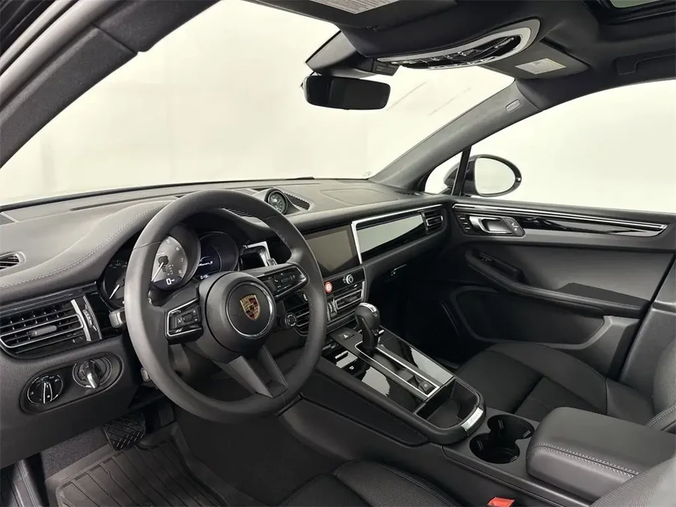 2025 Porsche Macan S - Image 5 of 6
