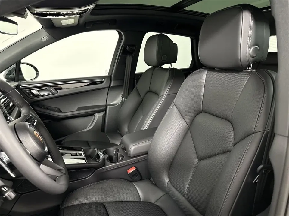 2025 Porsche Macan S - Image 6 of 6