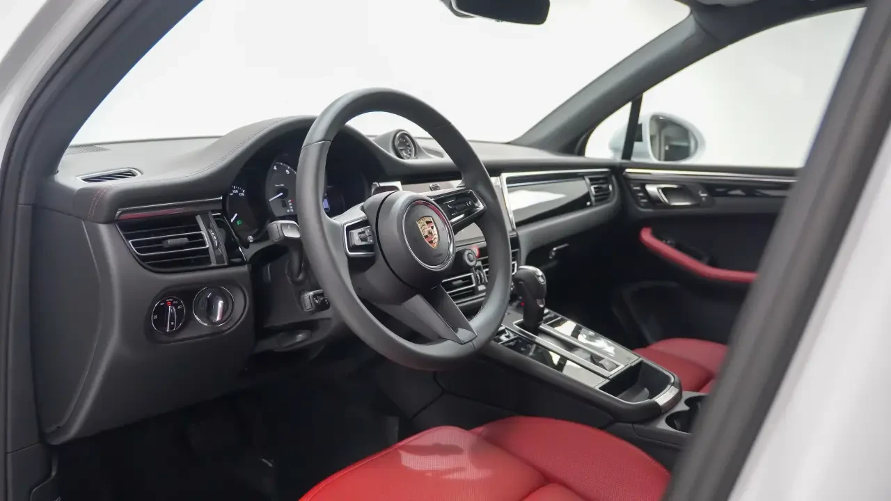 2025 Porsche Macan S - Image 4 of 7
