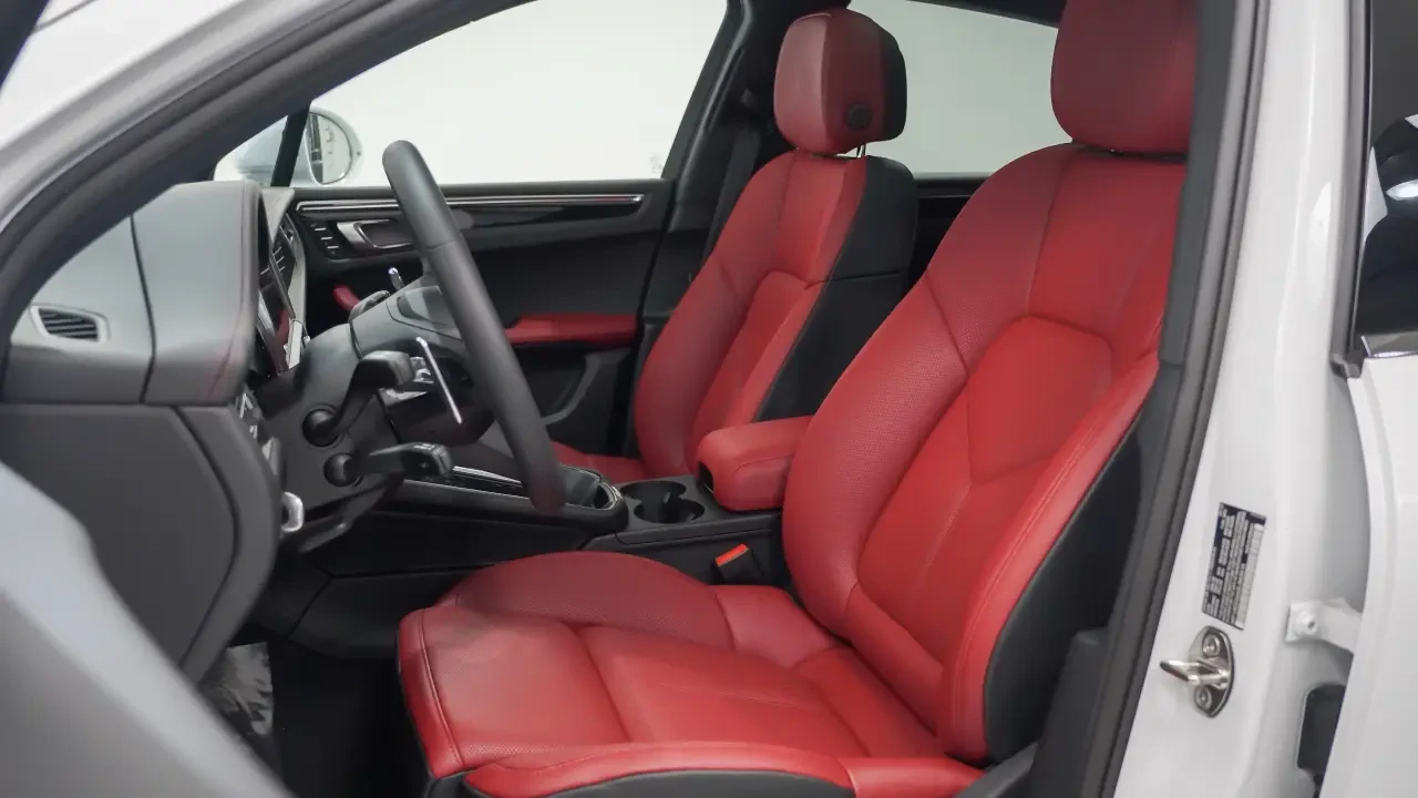 2025 Porsche Macan S - Image 5 of 7