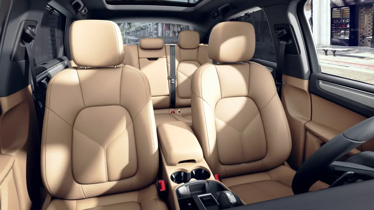 2025 Porsche Macan S - Image 5 of 6