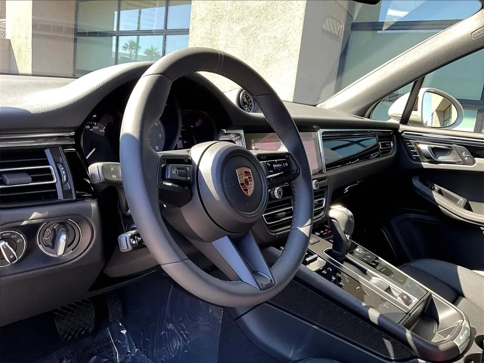 2025 Porsche Macan S - Image 4 of 12