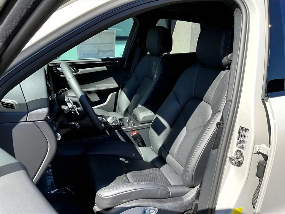 2025 Porsche Macan S - Image 5 of 12