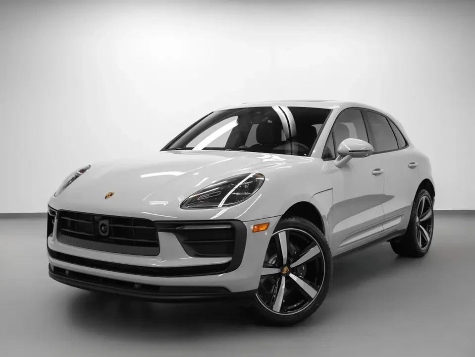 2025 Porsche Macan S - Image 10 of 12