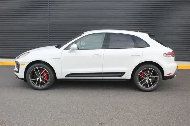 2025 Porsche Macan S - Image 2 of 6
