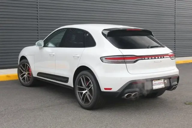 2025 Porsche Macan S - Image 3 of 6