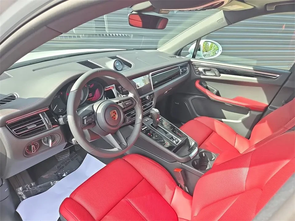 2025 Porsche Macan S - Image 4 of 7