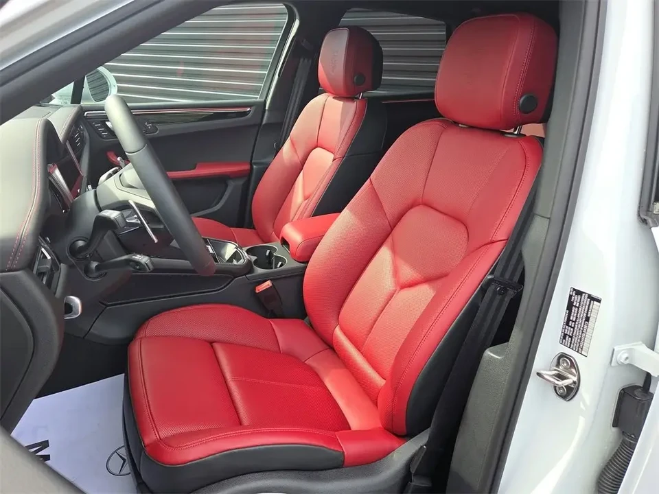 2025 Porsche Macan S - Image 5 of 7