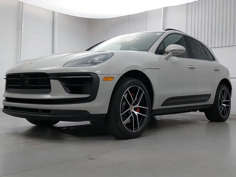 2025 Porsche Macan S - Image 11 of 14