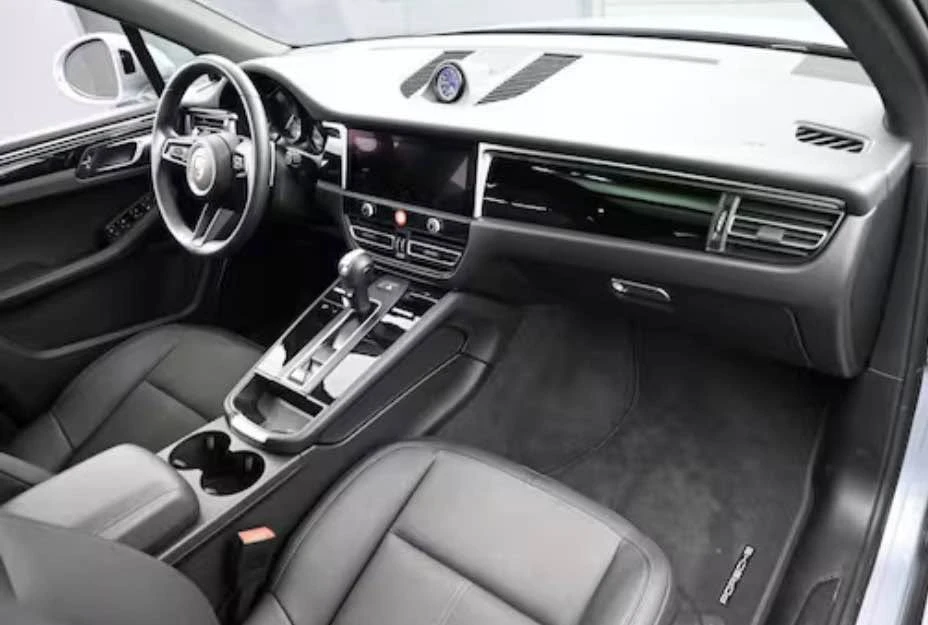 2025 Porsche Macan S - Image 10 of 10