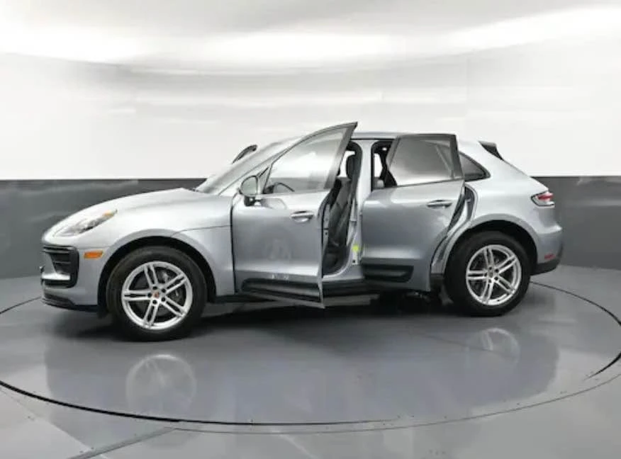 2025 Porsche Macan S - Image 8 of 10
