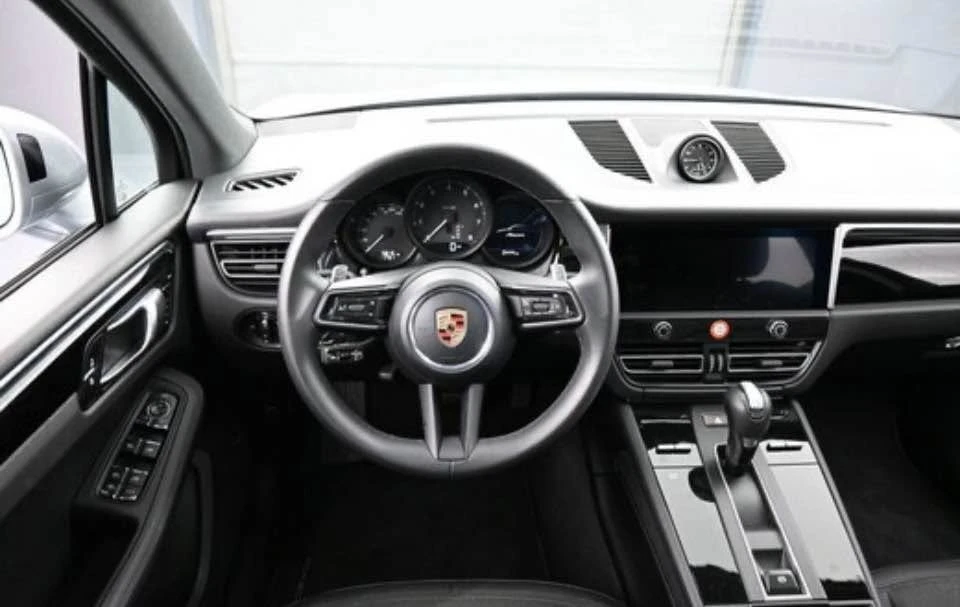 2025 Porsche Macan S - Image 5 of 10