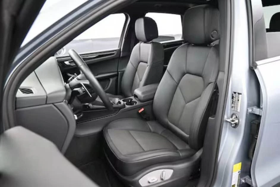 2025 Porsche Macan S - Image 3 of 10