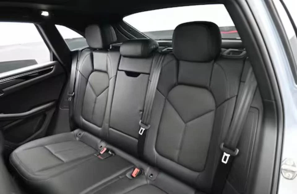 2025 Porsche Macan S - Image 6 of 10
