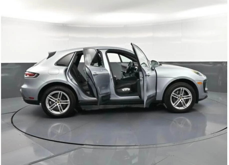 2025 Porsche Macan S - Image 9 of 10