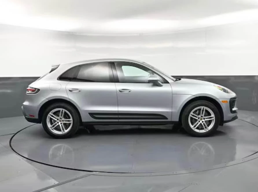 2025 Porsche Macan S - Image 4 of 10